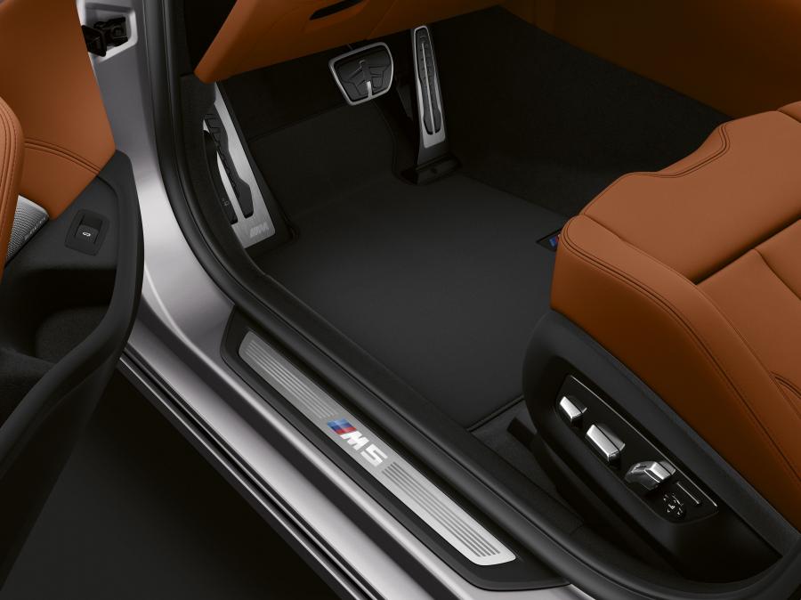 Детали интерьера BMW M5 Competition (F90) 2018 года  (WW) (фото 23 из 151)